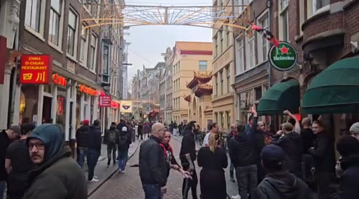 Ludnica u Amsterdamu: Navijači Ajaksa nisu mogli na stadion, ovako su slavili gol protiv Fejnorda na ulicama