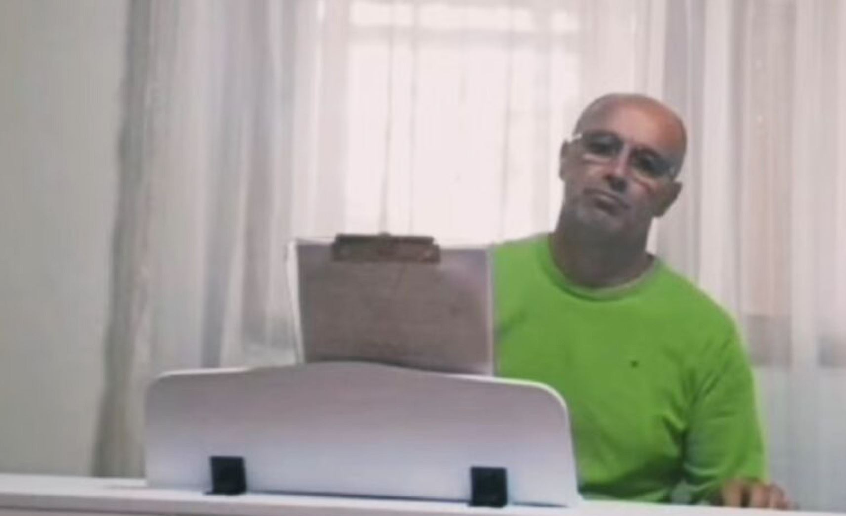 PAUK PIŠE PESME: Užičanin Zoran Brković vodi "paralelni" život, napisao hiljade hitova, a niko ga ne zna