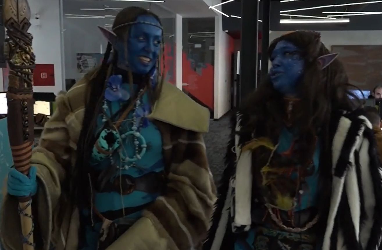 Avatar groznica trese ceo svet: Plava bića sa planete Pandora posetila našu redakciju, pogledajte kako je bilo