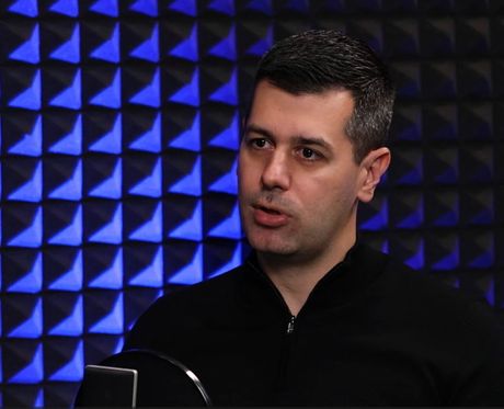 Zdravo sa Ivanom, Dr Bogdan Okiljević