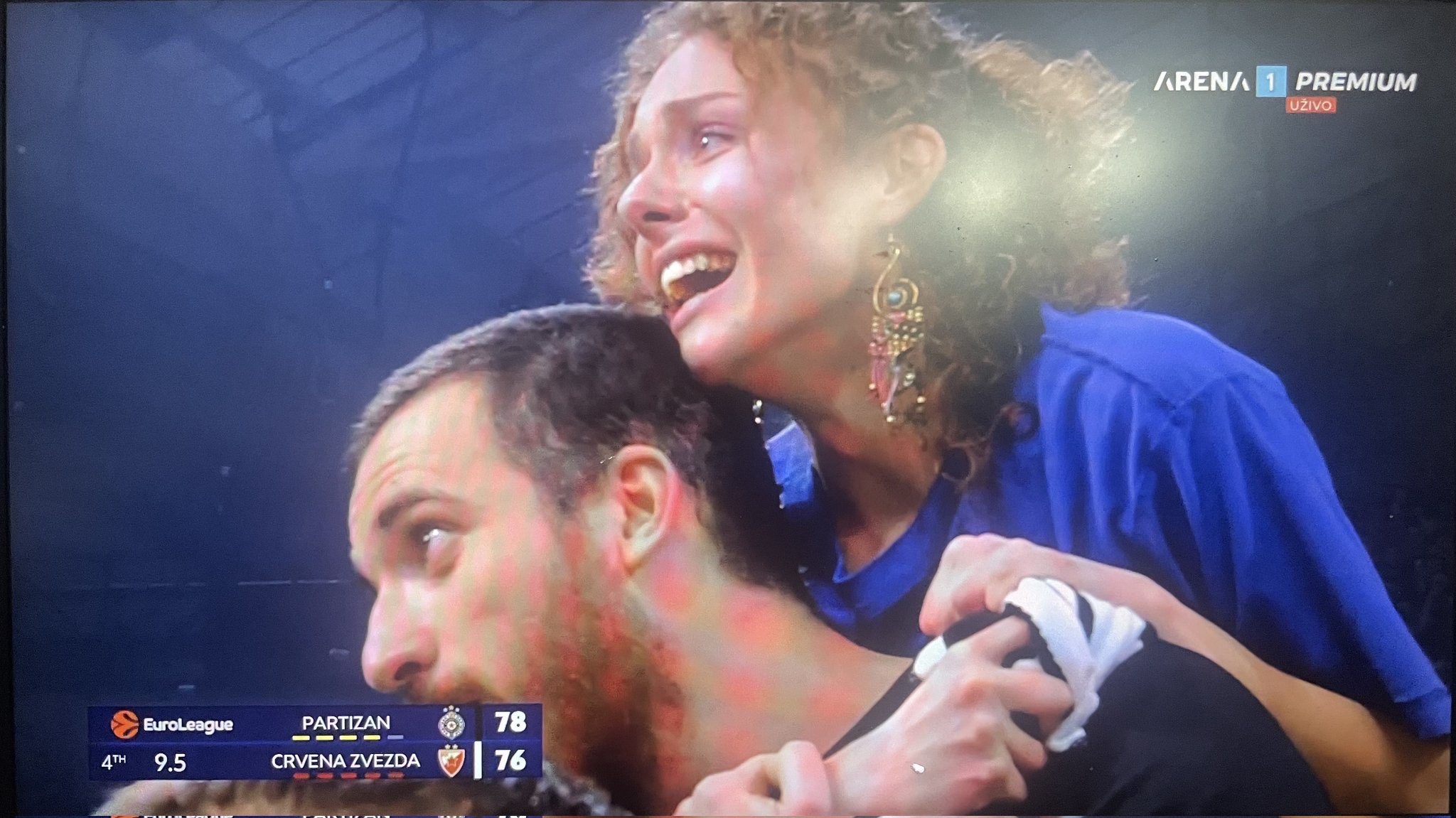 Uplakana devojka sa poslednjeg derbija je srpska glumica! U suzama slavila pobedu, Grobari je obožavaju