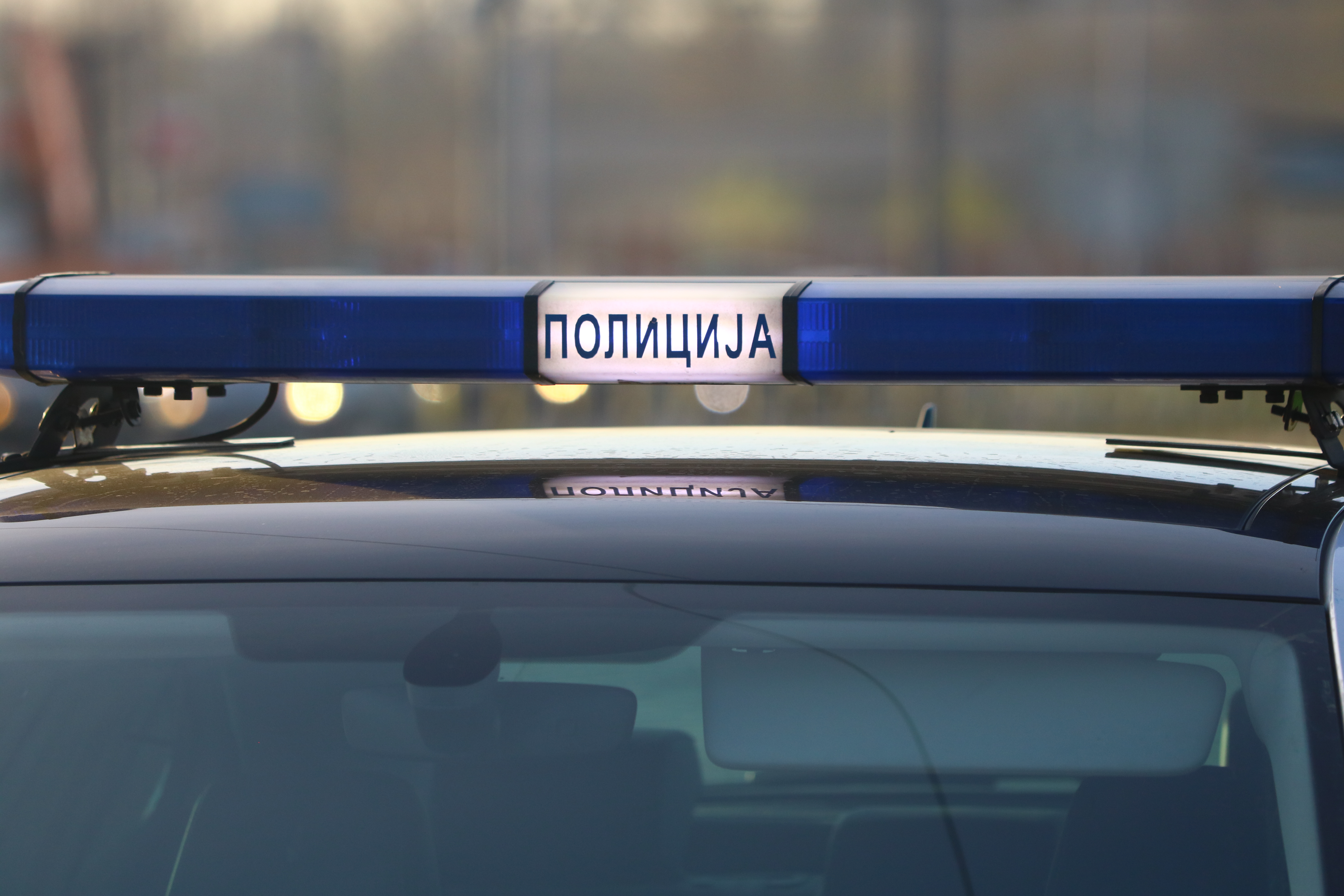 Porodična drama u Zemunu: Pijan pretio ženi i sinu nožem