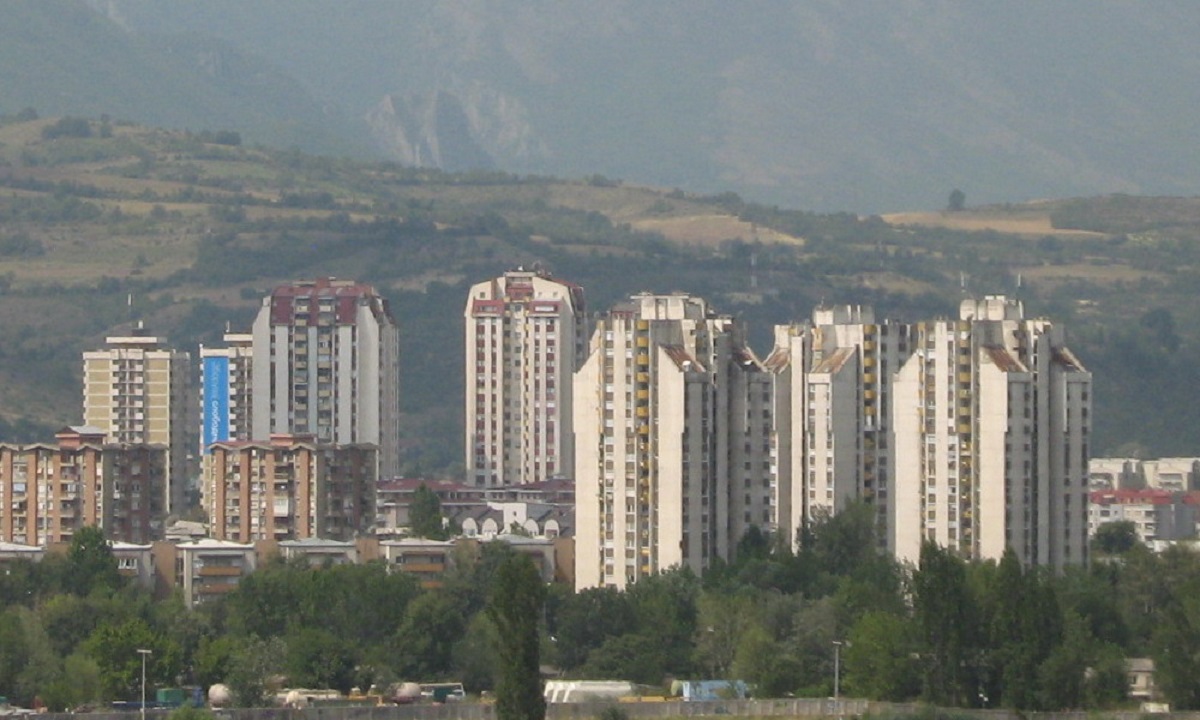 Veliki požar u komšiluku! Građani u panici, dim se vidi iz celog grada!