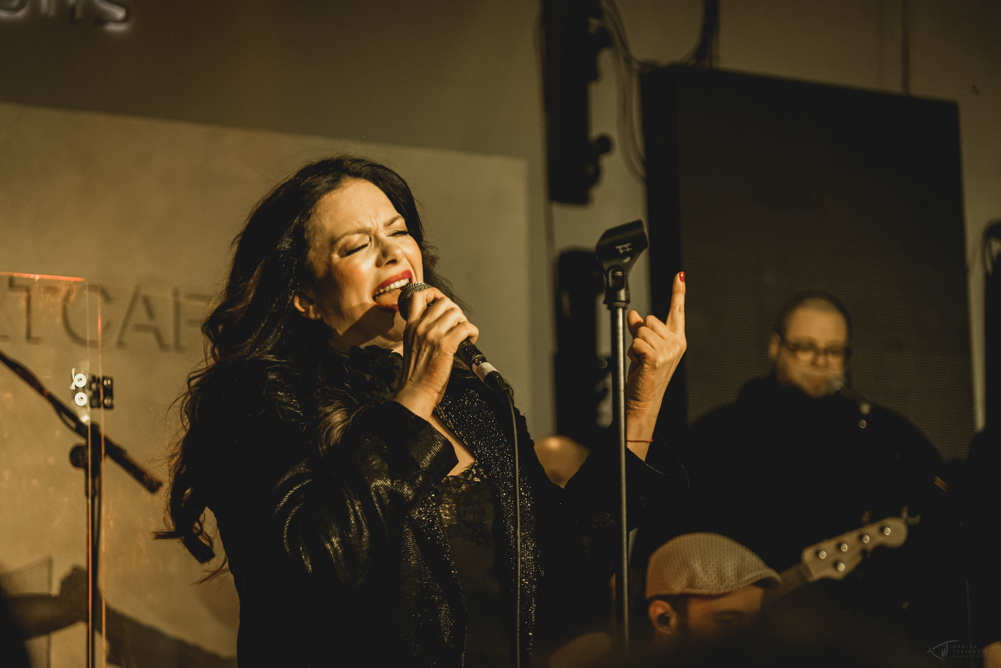 Emotivna priča Ivane Peters: Kako su promene u životu oblikovale njenu muziku i novi album