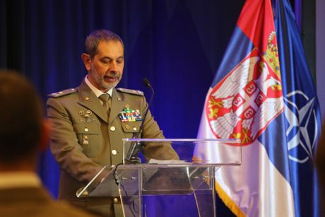 NATO primopredaja dužnosti, Antonio Stasi i Pjer Luiđi