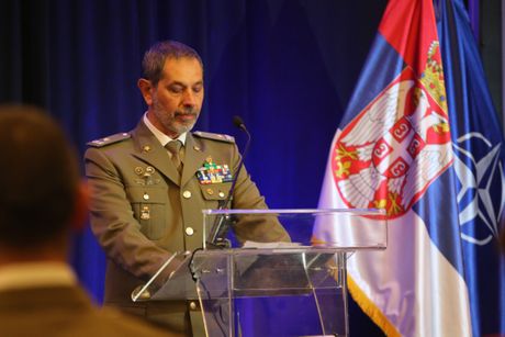 NATO primopredaja dužnosti, Antonio Stasi i Pjer Luiđi