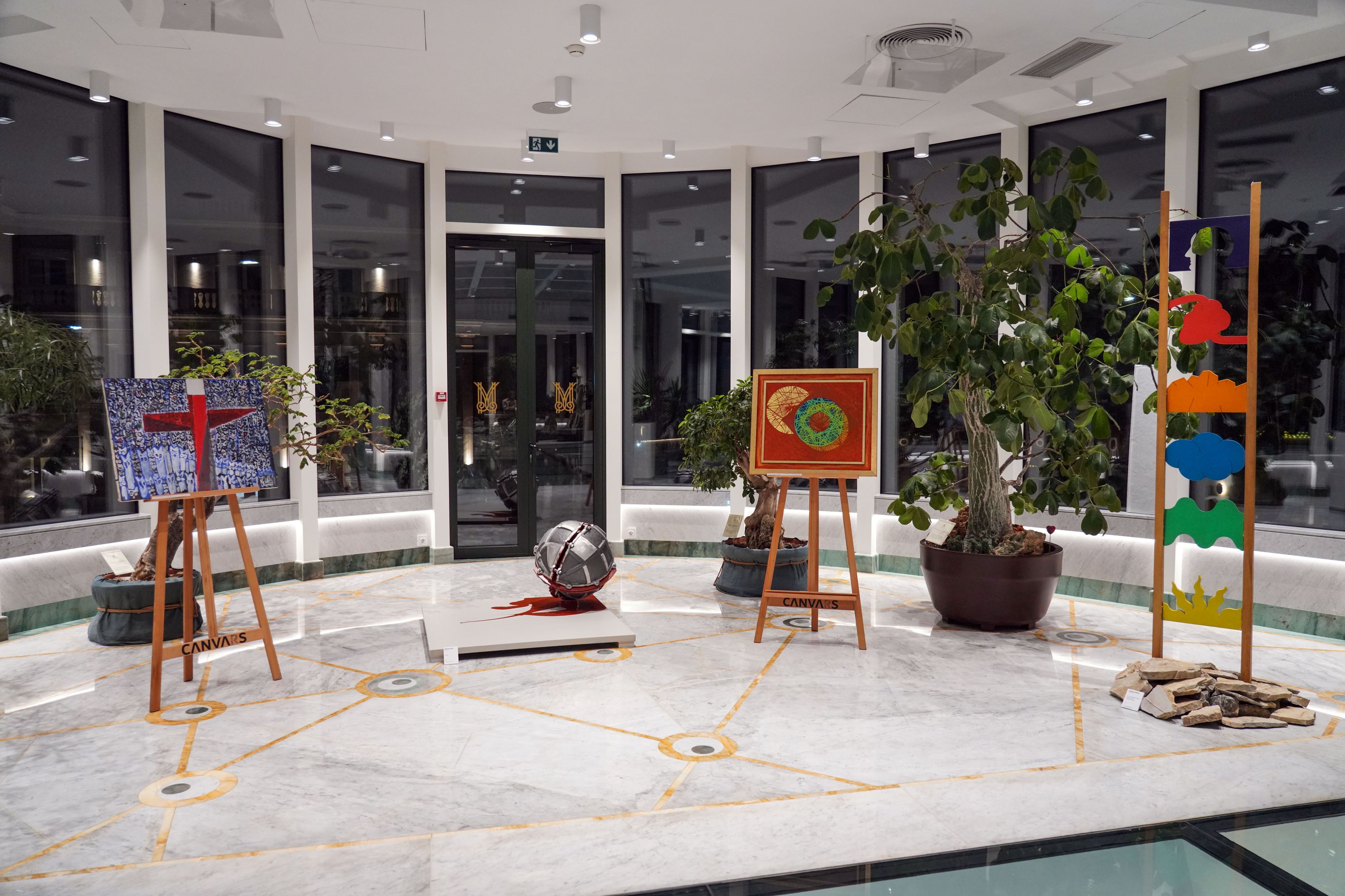 Otvorena izložba slika i skulptura „U lavirintima znakova i simbola“