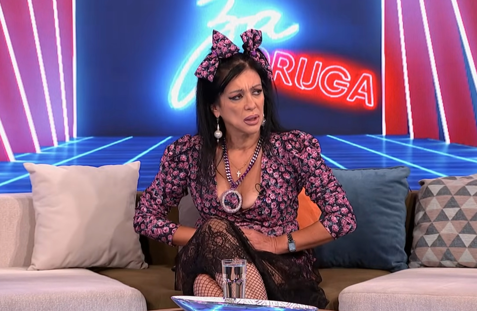 "On je kupio Staniju" Pevačica bez dlaka na jeziku: Žestoko oplela po starleti "Nema tri grama mozga"