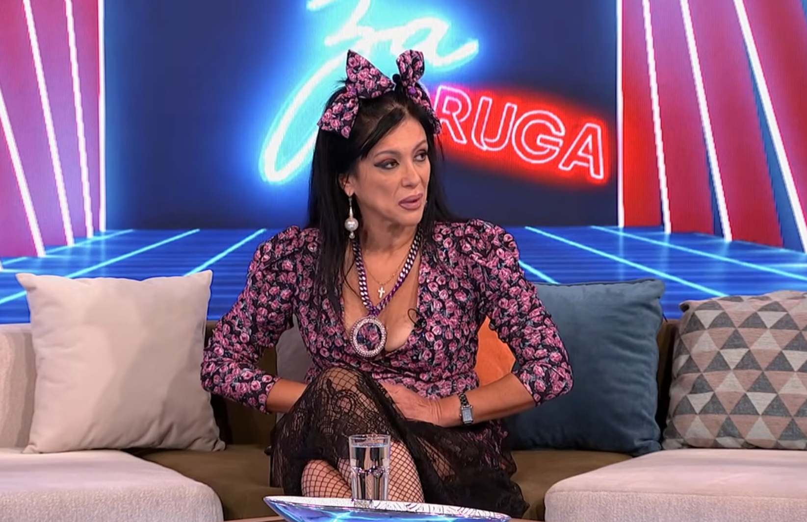 "On je kupio Staniju" Pevačica bez dlaka na jeziku: Žestoko oplela po starleti "Nema tri grama mozga"