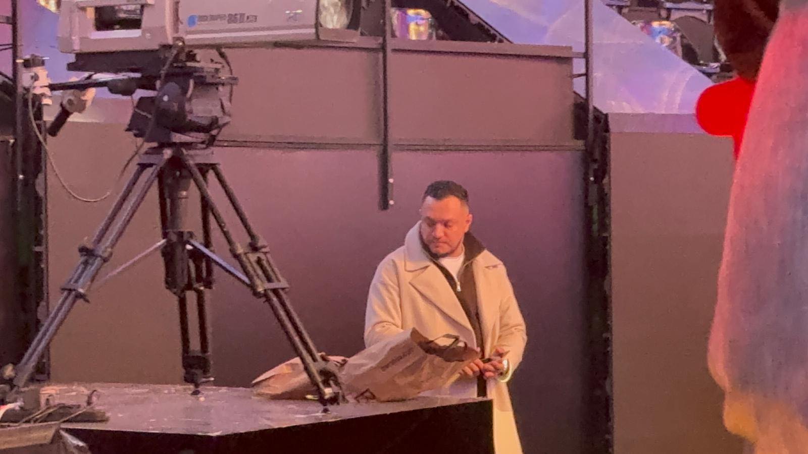 Gastoz besno izleteo iz Pinkovog studija! Snimili smo ga u trenutku dok je mislio da ga niko ne vidi, nosio...