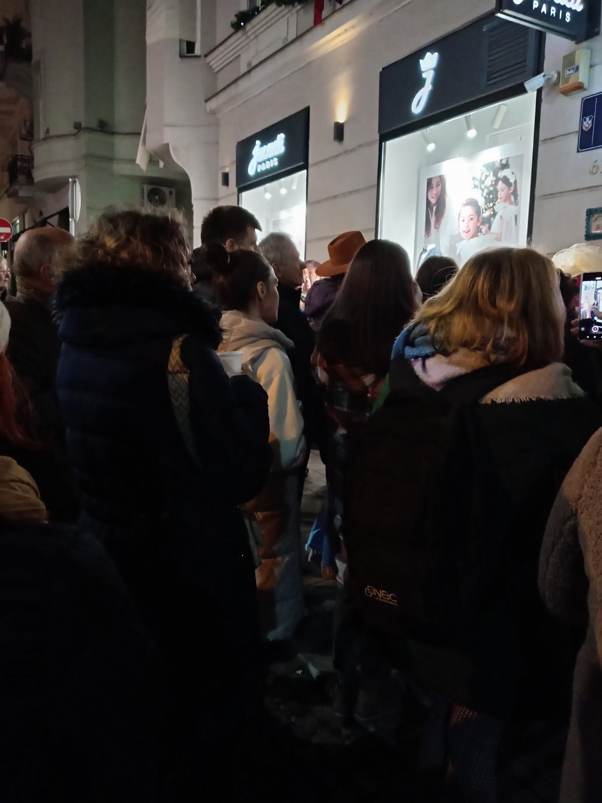 Podržite decu iz Leskovca: Izložba "Umetnost na dar" donosi toplinu praznika