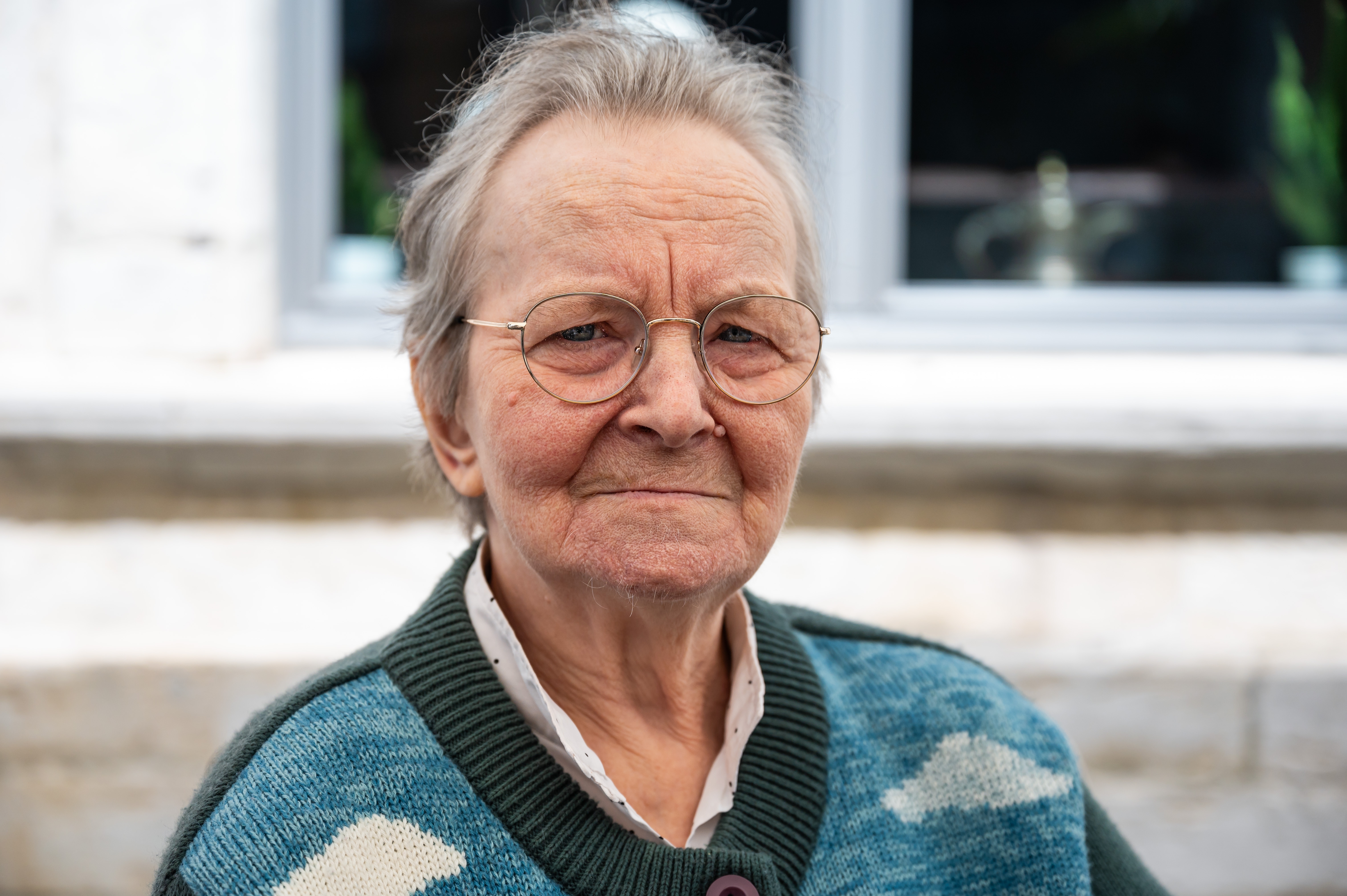 Sašila sam unuci haljinu, a onda je sin vikao na mene: Kaže da je sramota što im ne kupujem garderobu