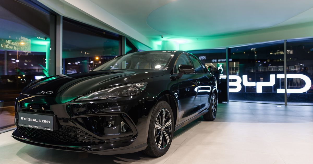 Biggest Problem with Electric Cars Solved: BYD Charges 400 Kilometers in Just 5 Minutes!