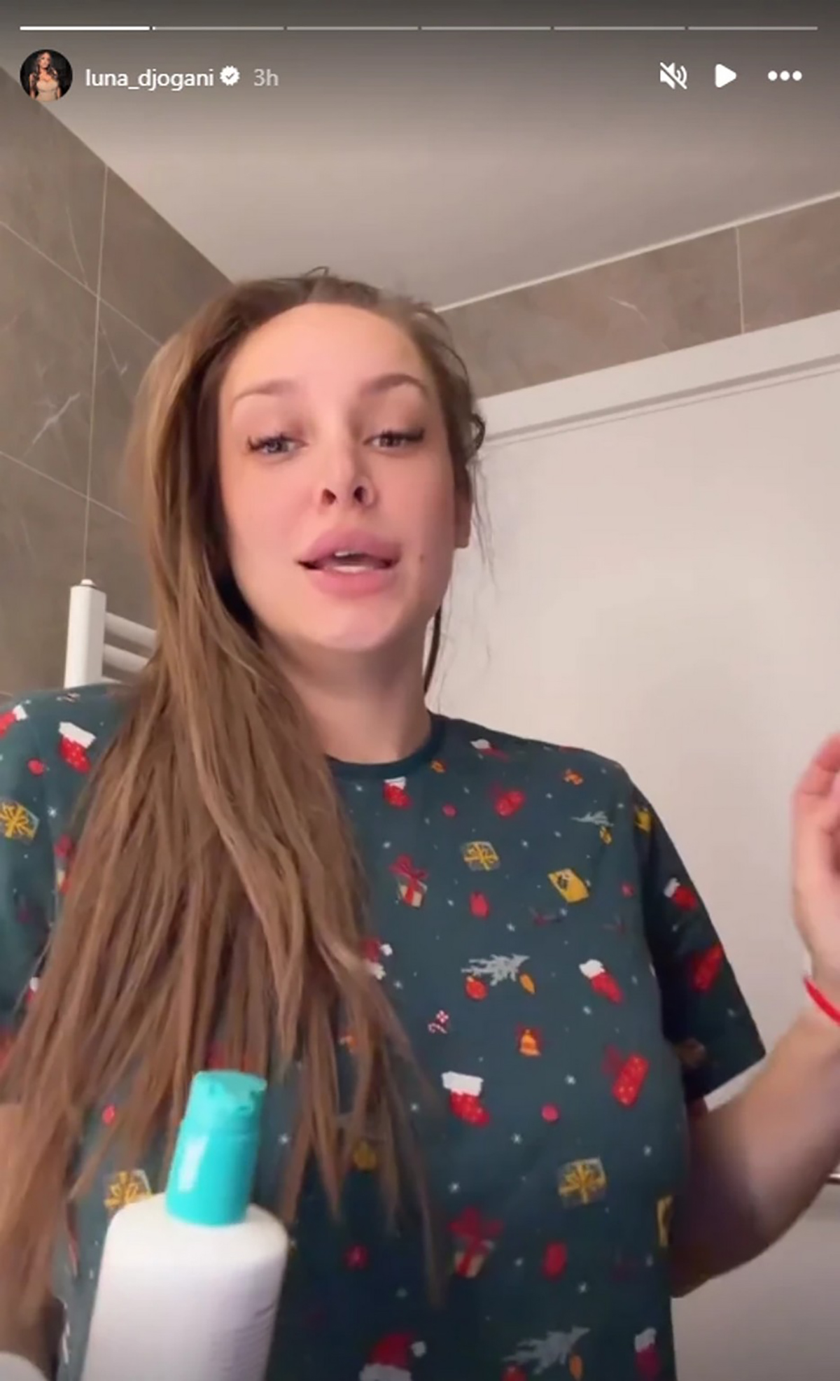 Luna bez šminke i u pidžami pozira u kupatilu: Pokazala prirodno izdanje - ovo bi malo koja žena imala smelost