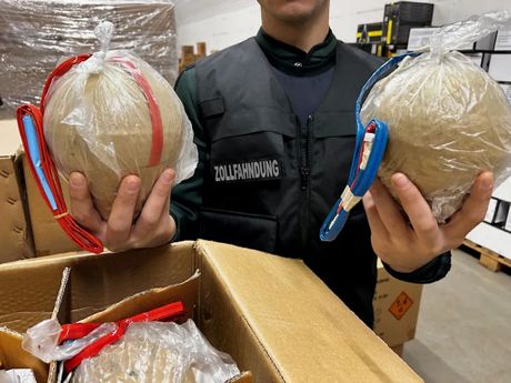 Nemačka bombe zaplena, lopta bombe