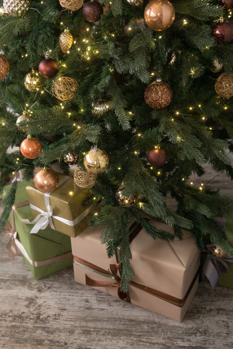 Novogodišnja jelka, pokloni