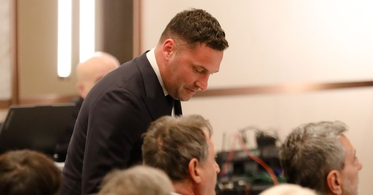 Nećete verovati s kim se Tošić provodio prošle noći: Duško pozirao, niko ne veruje šta je bilo na stolu