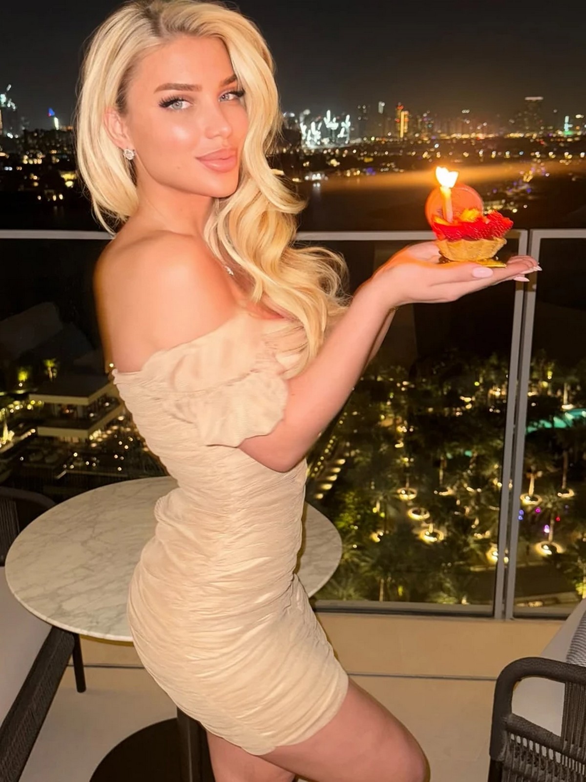 Posle razvoda prodisala! Milica Kemez proslavlja rođendan u Dubaiju, svuda luksuz, pokazala skupoceni poklon