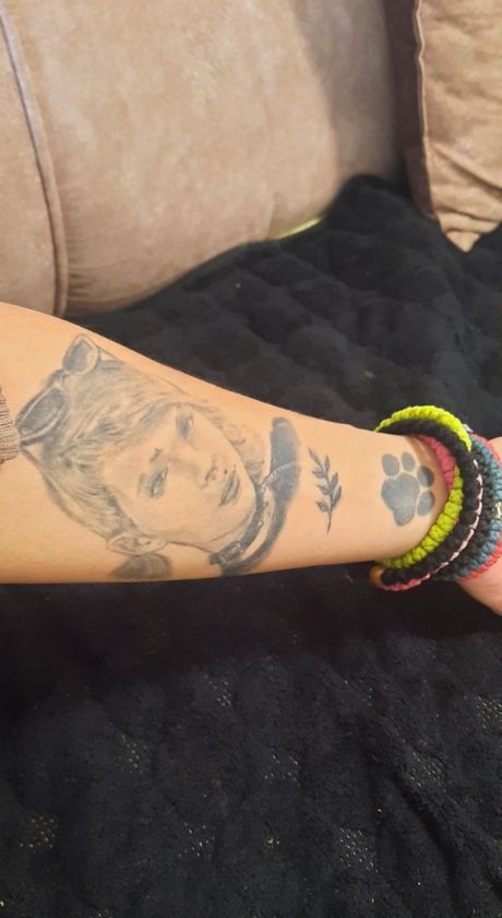 Noa milivojev, tetovaža, majka