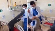 NEVEROVATAN SNIMAK Doktor pesnicama tukao pacijenta, jer je tražio da mu se lepše obraća?!