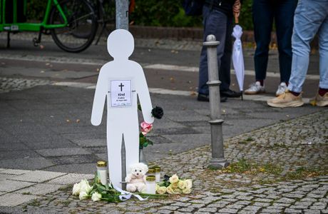 Einbecker Berlin dečak saobraćaj nesreća Milan memorijal silueta