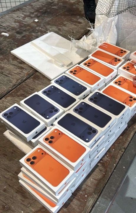 Aerodrom Podgorica, zaplenjeni mobilni telefoni