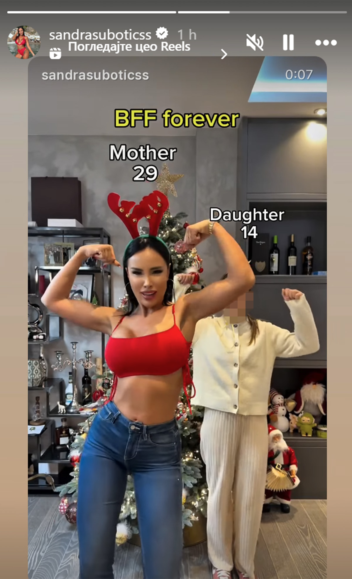 Aleksandra Subotić vezala ćerki mašnu oko glave, pa odgovorila na prozivke da je MALTRETIRA: "Ona me obožava"