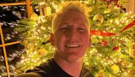 Švajnštajger pokazao kako proslavlja Božić nakon razvoda od Ane: Pozira pored raskošne jelke, osmeh ne skida