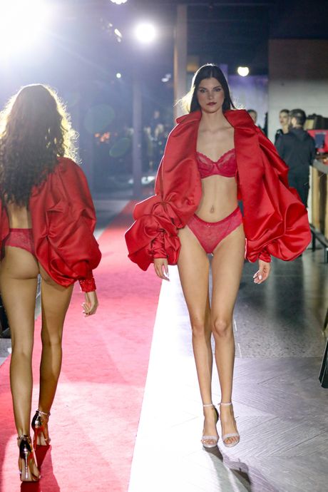 Ona.rs, she leads, luxury dinner