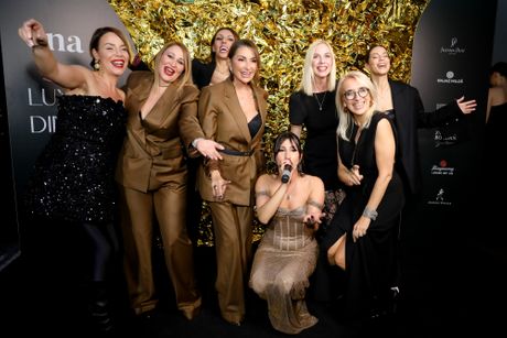 Ona.rs, she leads, luxury dinner