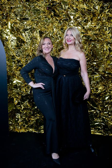 Ona.rs, she leads, luxury dinner