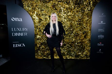 Ona.rs, she leads, luxury dinner