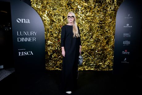 Ona.rs, she leads, luxury dinner