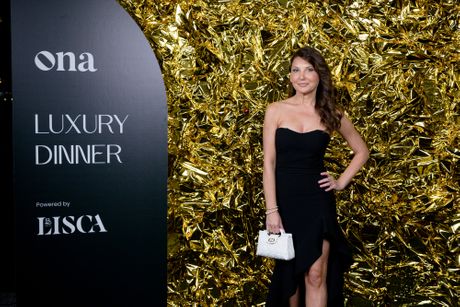 Ona.rs, she leads, luxury dinner