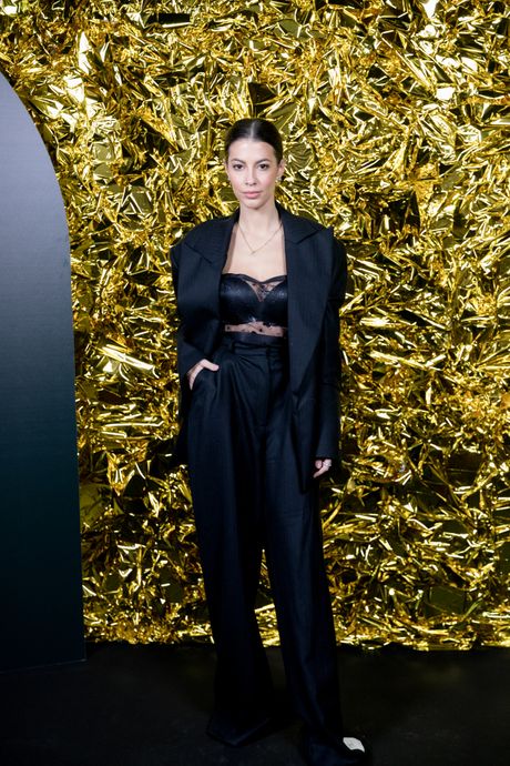 Ona.rs, she leads, luxury dinner