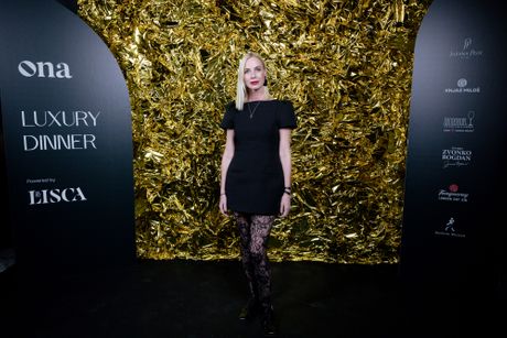 Ona.rs, she leads, luxury dinner