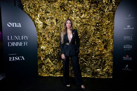 Ona.rs, she leads, luxury dinner