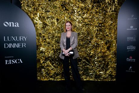 Ona.rs, she leads, luxury dinner