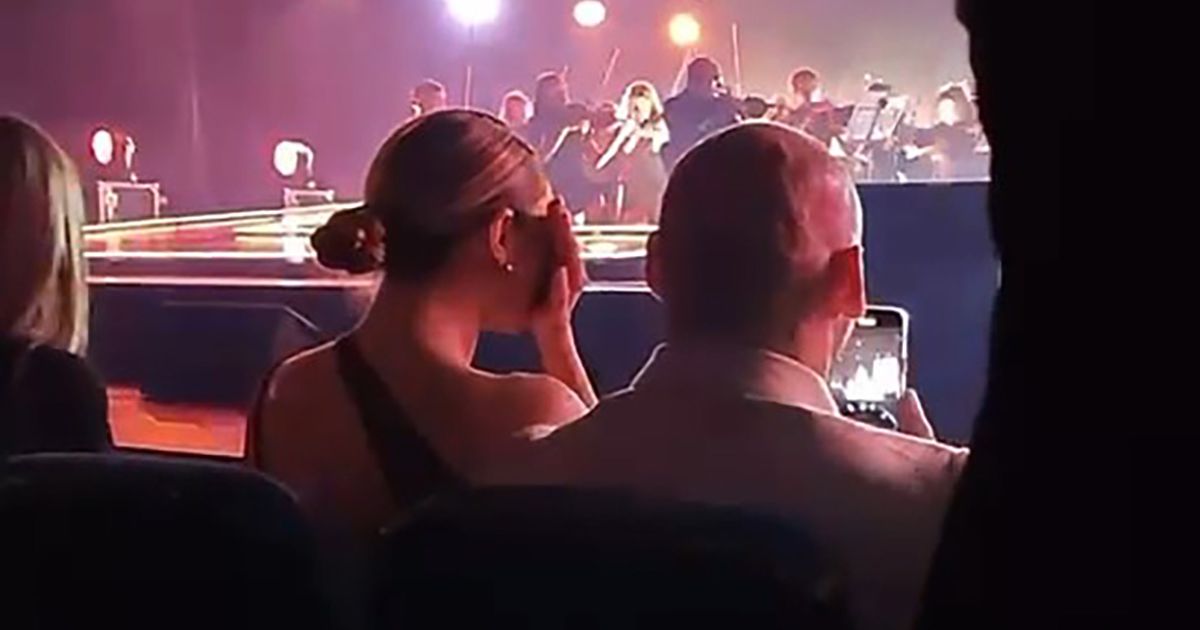 Tea Tairović ljubila muža, pa počela da LIJE SUZE, a onda je ustala i pred svima pokazala kako ga zavodi!