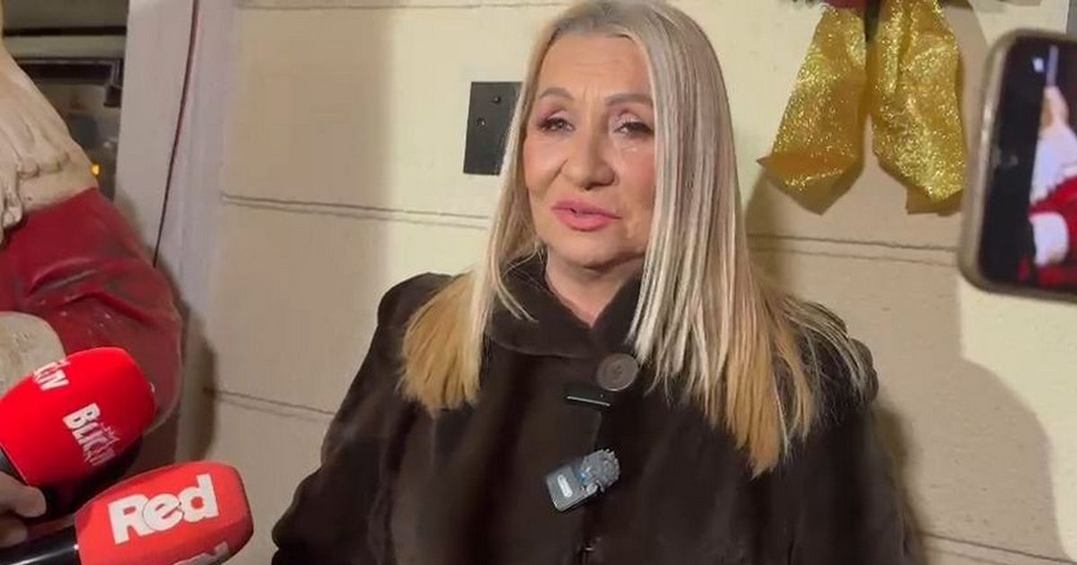 "Ne poštujem šta kažu" Vesnu Zmijanac pridržavali dok je dolazila na nastup dve nedelje nakon intervencije