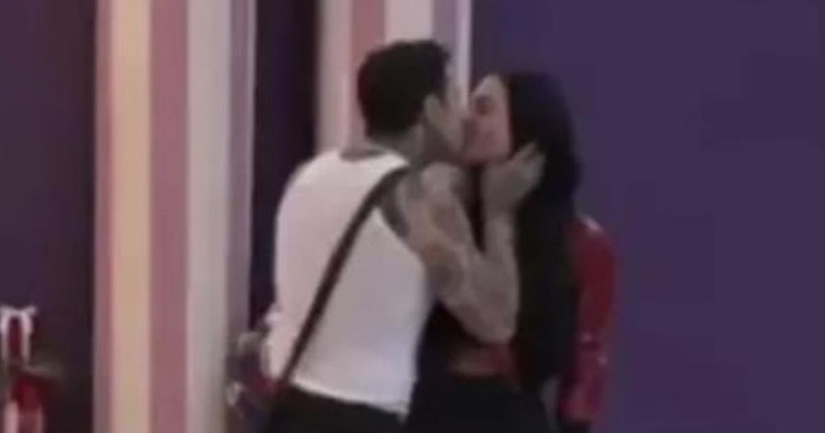 Poljubili se Maja Marinković i Filip Đukić: Popustile kočnice, nasred kuće razmenjivali strasti