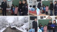 Tri dečja osmeha greju zimu u Tovrljanima: Dačič poslao paketiće: Malih junaci prkose opasnoj planinskoj zimi