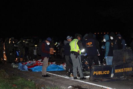 Gvatemala, putnički autobus upao u provaliju