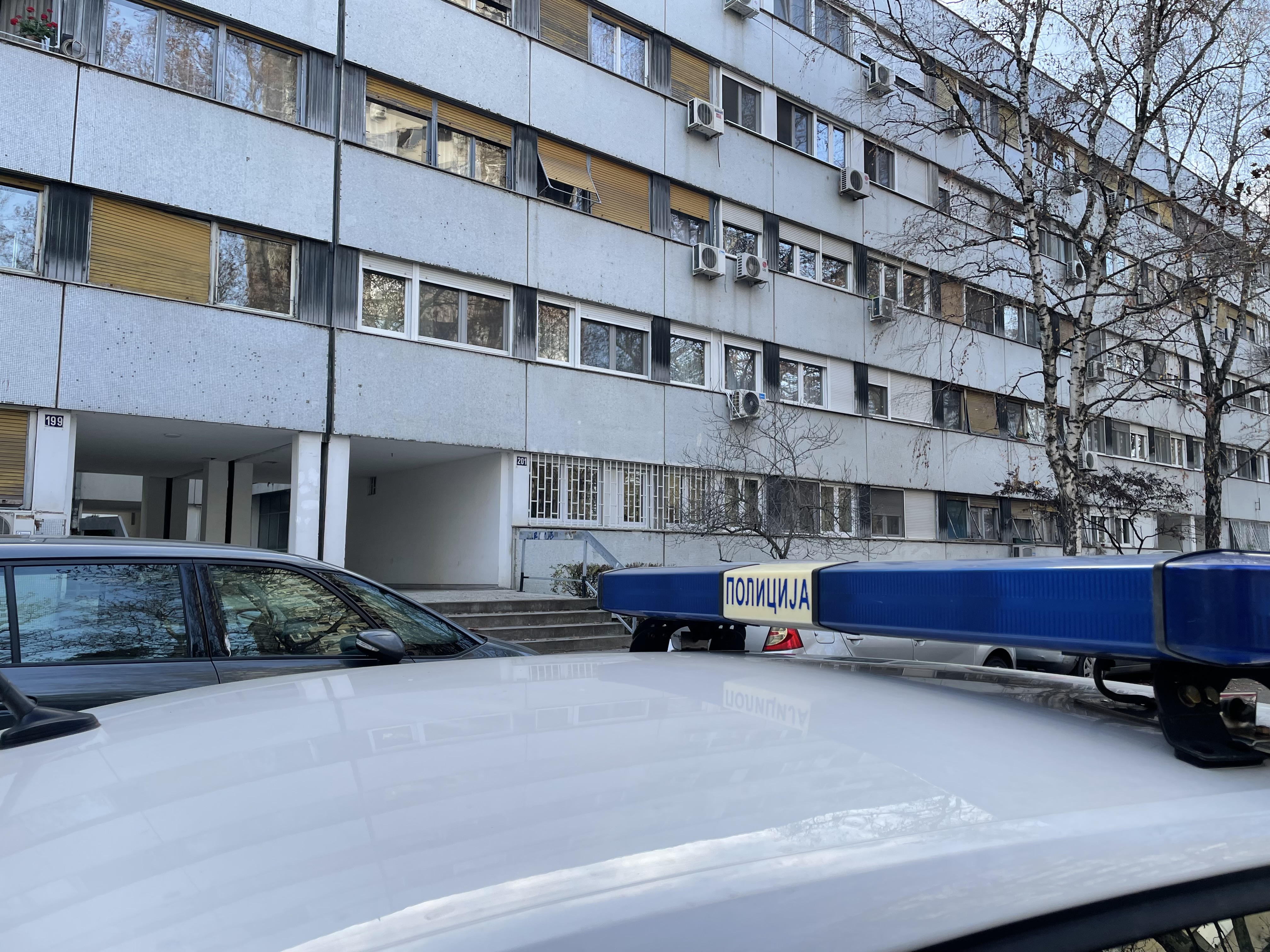 Beograđanka zatekla NATPIS ispod zvona: Lopovi "tipuju" stan ili vam je samo stigao paket? OVO je istina