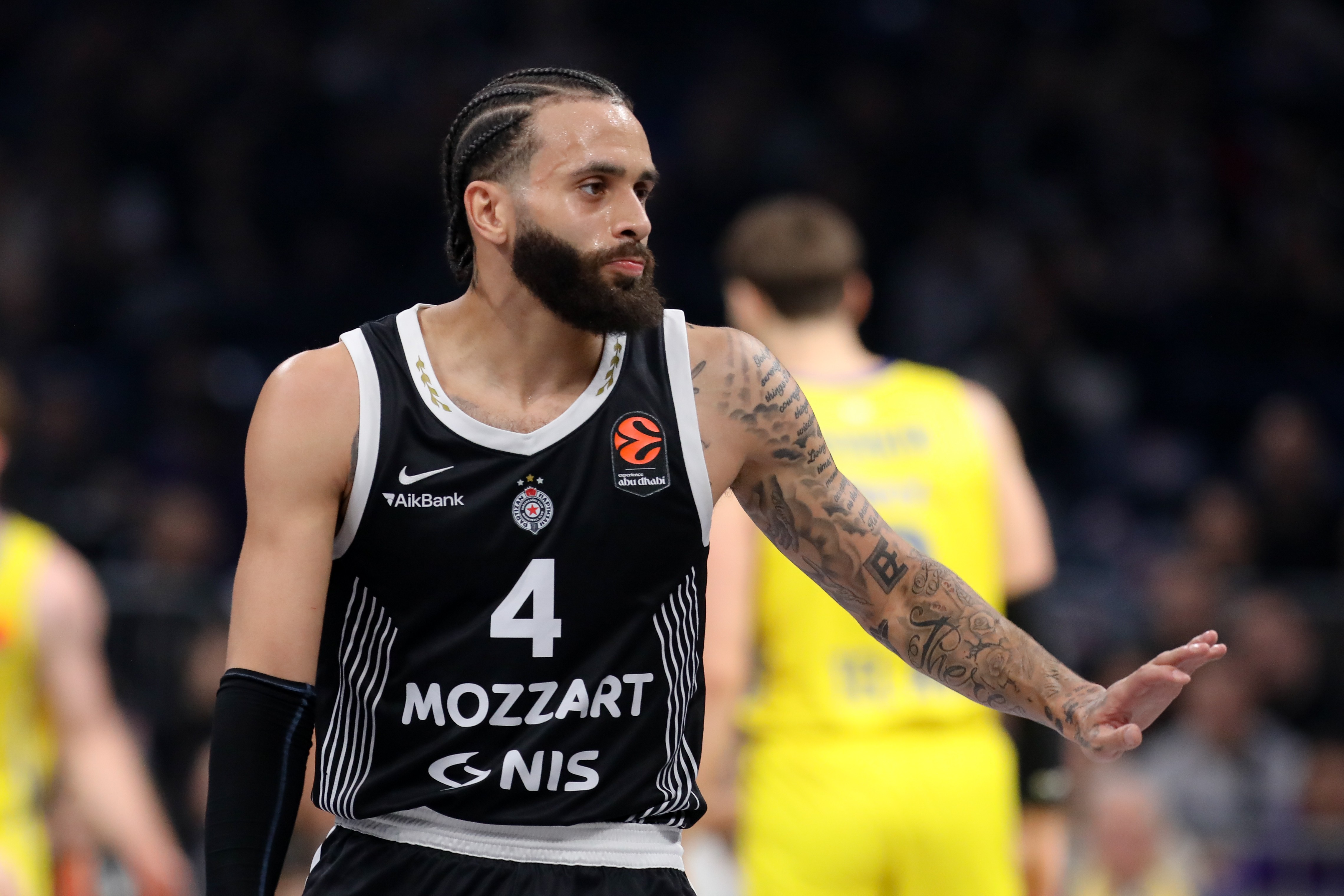 Dvejn Vašington promenio sredinu, Miško Ražnatović "uzeo" košarkaša Partizana!