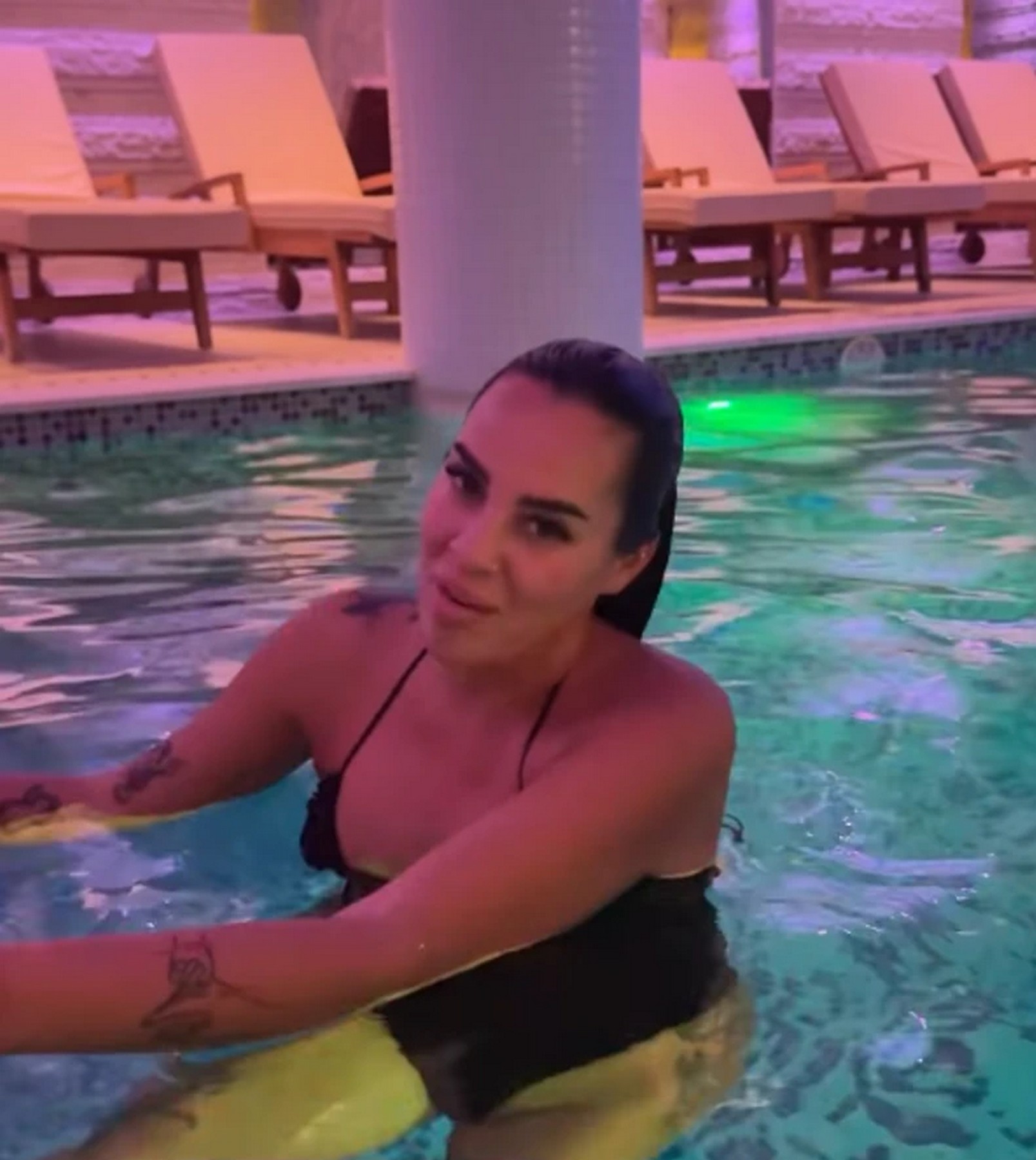 Jodžirova žena koja je bila sa Andrijom Miloševićem pokazala telo u kupaćem: Evo kako izgleda