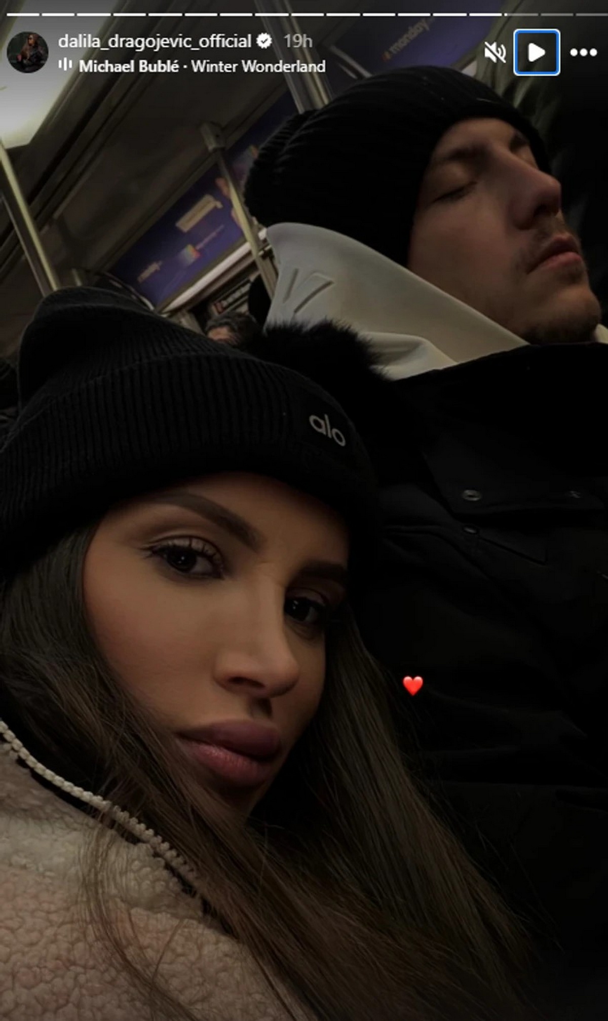 Varala muža pred milionima, sad uživa sa dečkom u Americi! Voze se gradskim prevozom, podelila čarobne kadrove