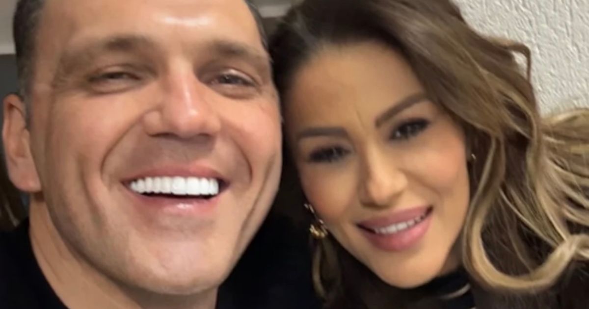 Mina Kostić konačno upoznala dečka sa kojim je 6 meseci u emotivnoj vezi: Kasper došao u Srbiju, ovo nije AI?!