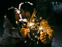 nova godina, doček, proslava, poljubac