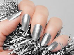 Srebrni nokti, manikir